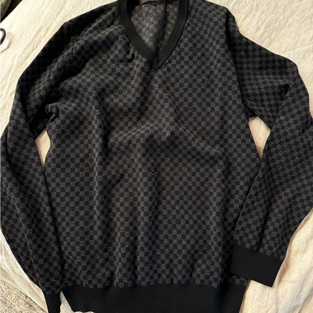 Worn 1 time. Dry cleaned once.